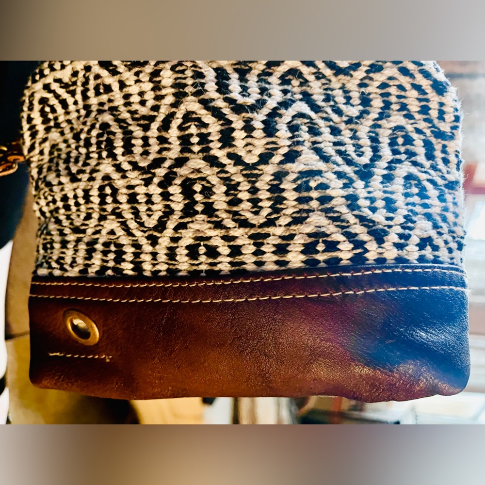 Myra Bag unique wristlet - Picture 14 of 15